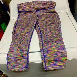 Multicolored xersion capris leggings size large